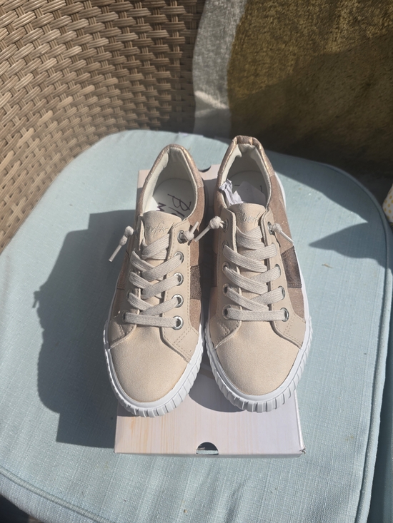 Blowfish Shoes - BLOWFISH Casual Women's Low-Top Sneakers in Beige - Stylish Everyday Comfort